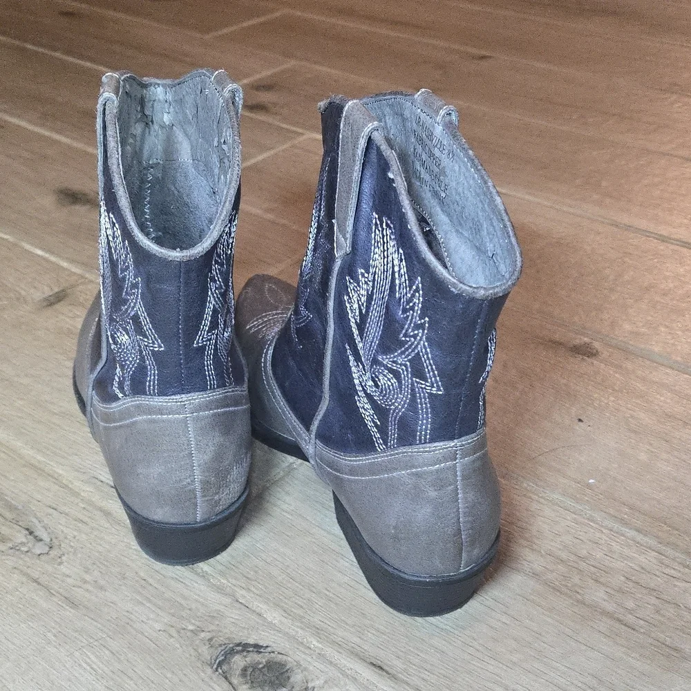 LR-Nashville boots in size 8.5 Western, Festival, Coastal Cowgirl